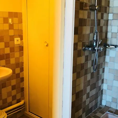 Apartment - Acces Plage, T2 Avec Balcon Et Parking - Fr-1-433-2 *