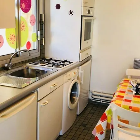 Apartment - Acces Plage, T2 Avec Balcon Et Parking - Fr-1-433-2 *
