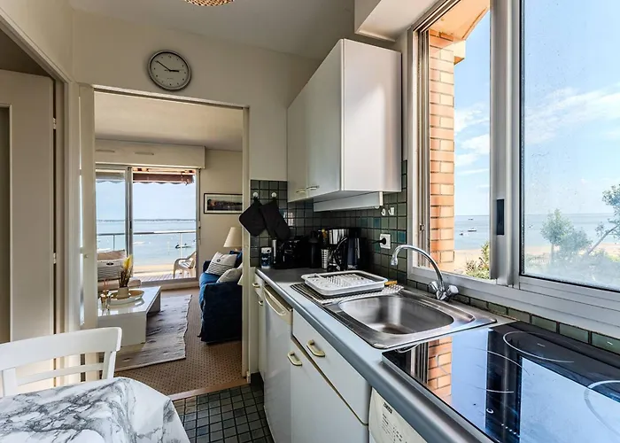 Apartment - Acces Plage, T2 Avec Balcon Et Parking - Fr-1-433-2 *