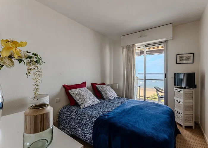 Apartment - Acces Plage, T2 Avec Balcon Et Parking - Fr-1-433-2